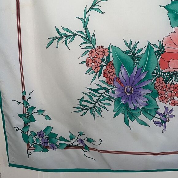 Vtg 70s/80s white polyester floral large square scarf - Picture 4 of 12